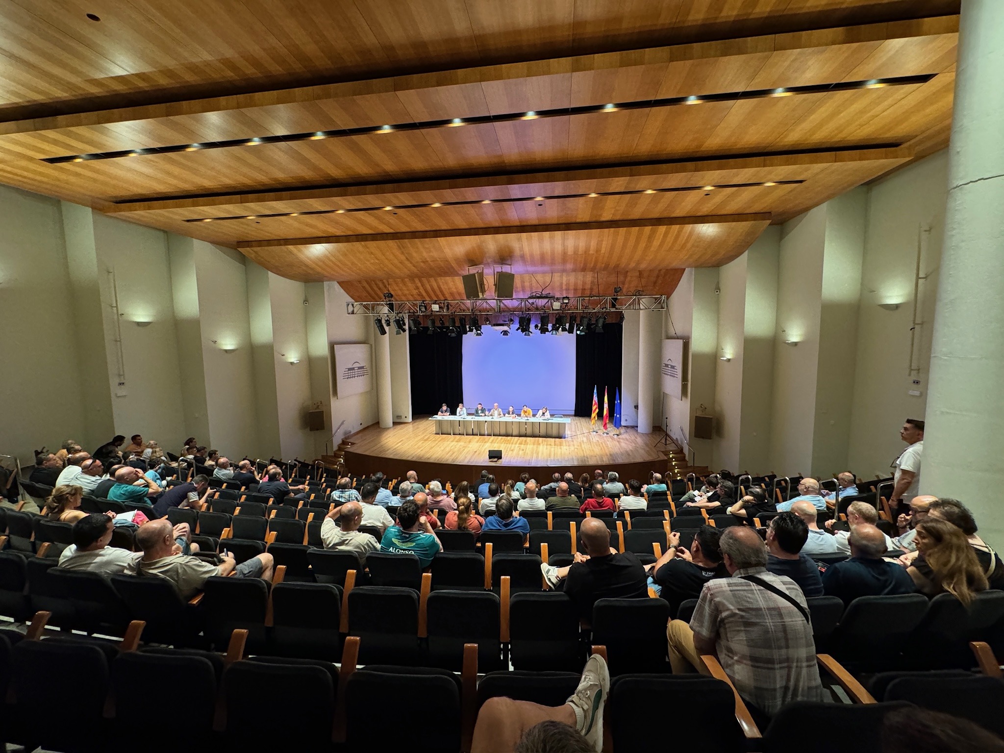 La Asamblea aprueba la creación de dos nuevas comisiones de Poblats al Sud