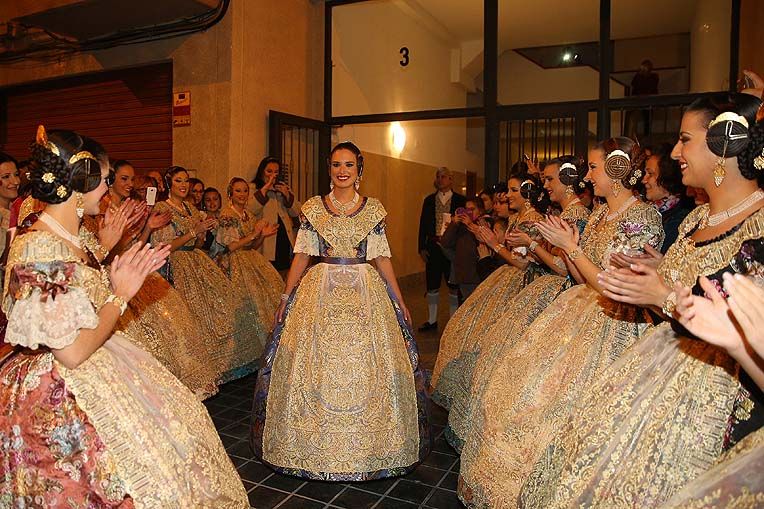 Alicia y su Corte de Honor rumbo al Palau de la Música