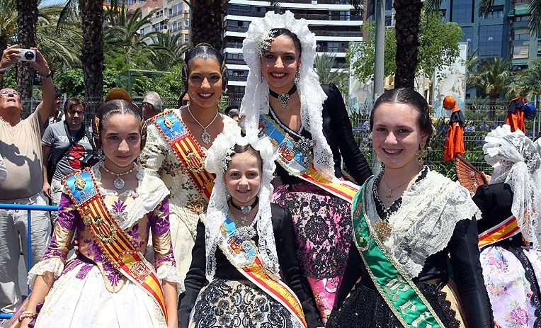 Mascletà amb representació valenciana en les Fogueres de Alacant