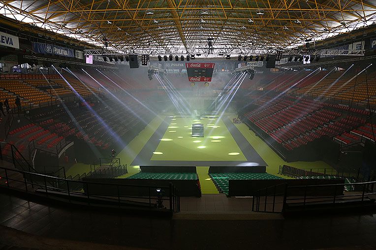 Amb l’obertura de portes s’encenen les llums en la Fonteta