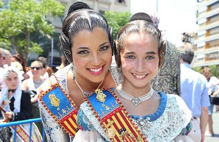 Primer día de Hogueras para María y Estefanía