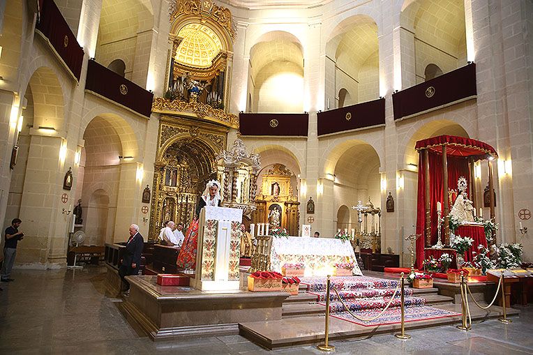 Las Falleras Mayores de Valencia presentes en la misa de San Juan